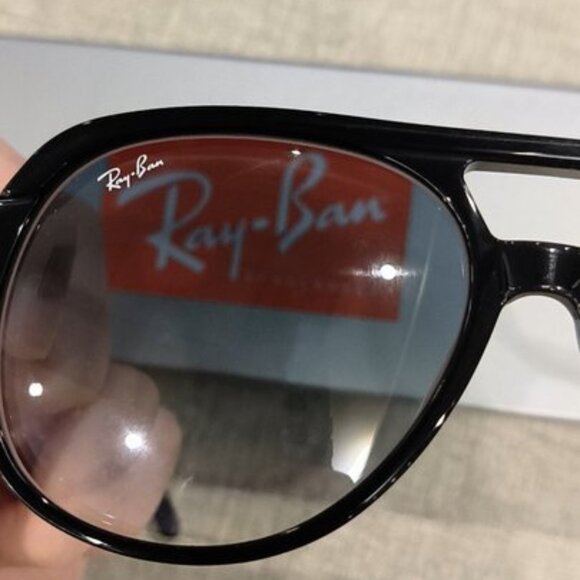 Ray-Ban Aviator Sunglasses Black Frame Gradient Gray Lens - Picture 4 of 6